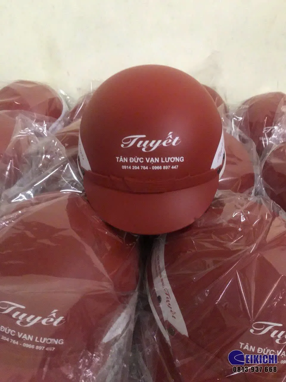 Nón Bảo Hiểm In Logo Cửa Hàng Tuyết | Xưởng Sản Xuất Nón Bảo Hiểm Eikichi Theo Yêu Cầu