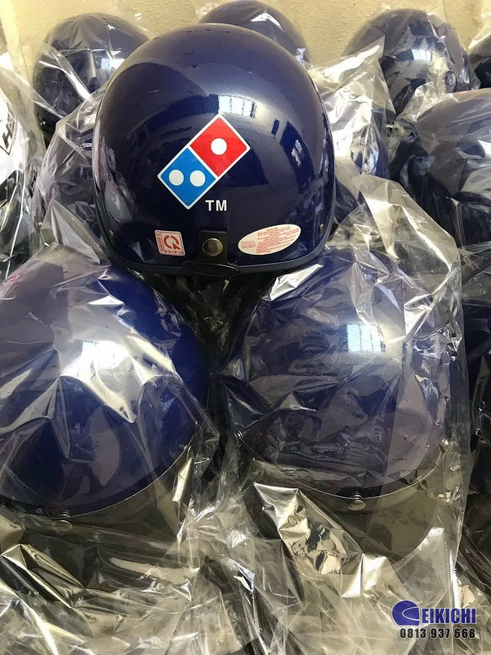 Nón Bảo Hiểm In Logo Domino’s Pizza – Xưởng Eikichi Chuyên Đặt Làm Nón Bảo Hiểm Quà Tặng Doanh Nghiệp Giá Rẻ TP.HCM