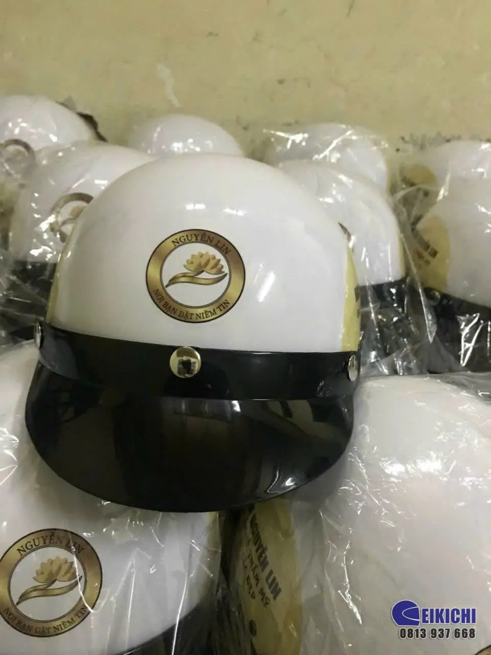Nón Bảo Hiểm In Logo Học Viện Nguyễn Lin | EIKICHI – Đặt Làm Nón Bảo Hiểm Theo Yêu Cầu Giá Tận Xưởng