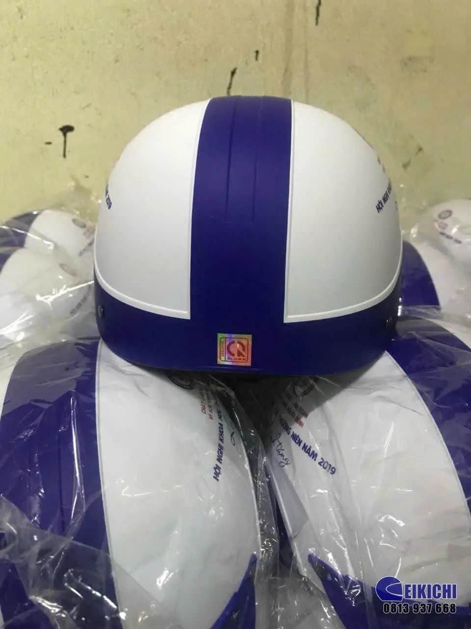 Nón Bảo Hiểm In Logo Hội Nghị Khoa Học Thường Niên – Sản Xuất Theo Yêu Cầu | EIKICHI
