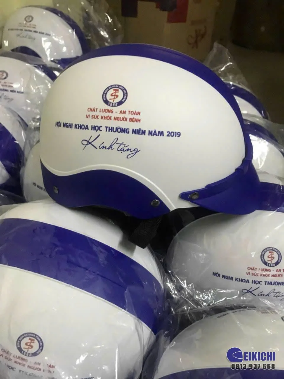Nón Bảo Hiểm In Logo Hội Nghị Khoa Học Thường Niên – Sản Xuất Theo Yêu Cầu | EIKICHI