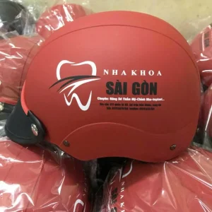 Nón Bảo Hiểm In Logo Nha Khoa Sài Gòn – Xưởng Nón Bảo Hiểm Giá Rẻ Eikichi | Đặt Làm Nón Bảo Hiểm Theo Yêu Cầu
