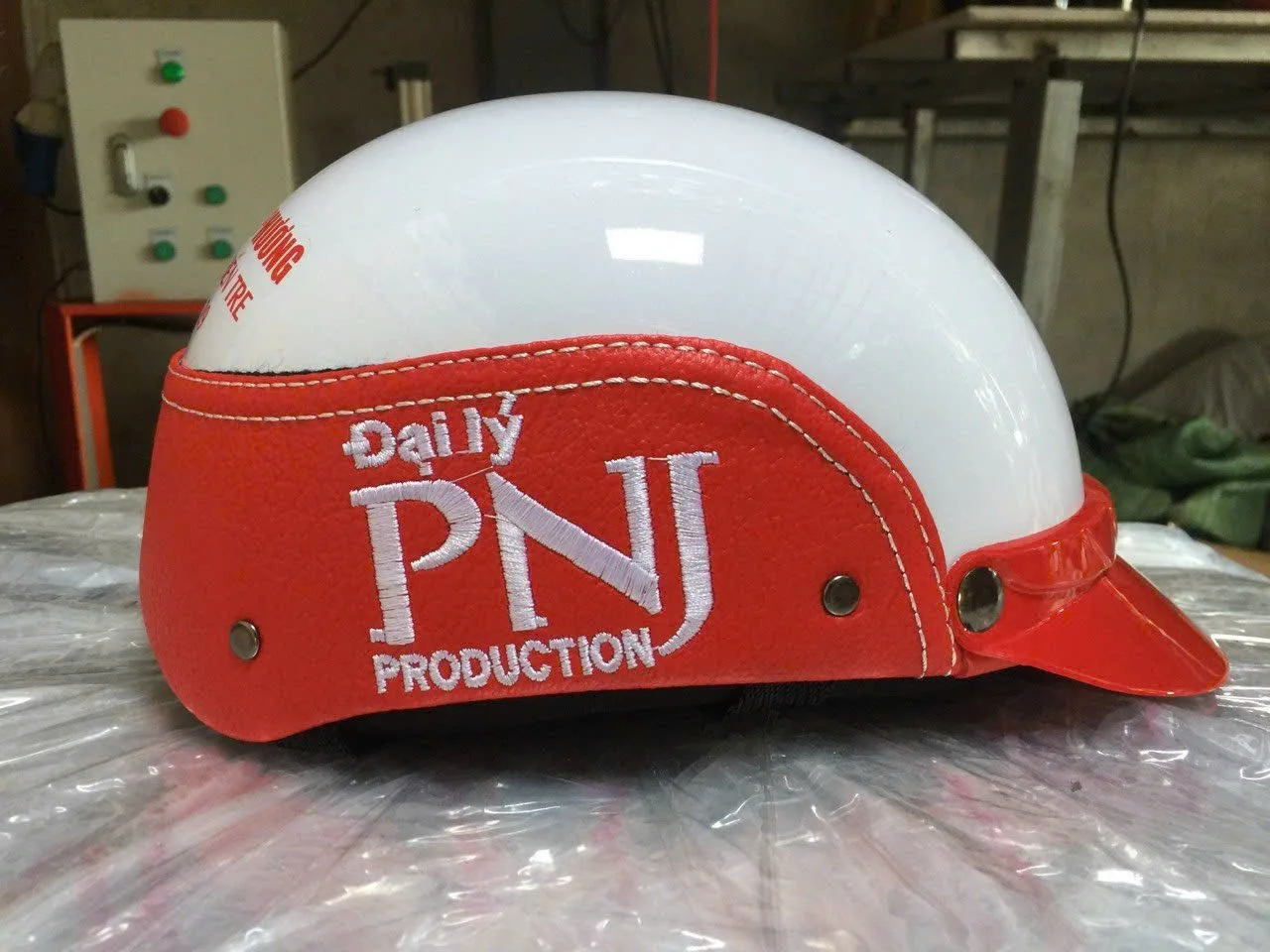 Nón Bảo Hiểm In Logo PNJ Cao Cấp | Xưởng Sản Xuất Nón Bảo Hiểm Eikichi Theo Yêu Cầu Giá Rẻ