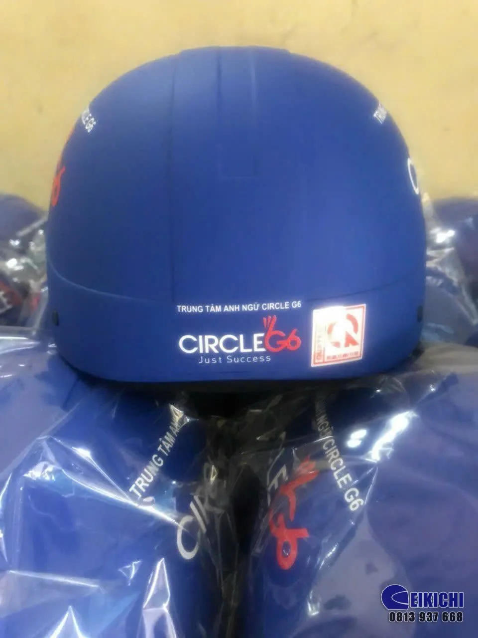 Nón Bảo Hiểm In Logo Trung Tâm Anh Ngữ CIRCLEG6 | Xưởng Sản Xuất Nón Bảo Hiểm EIKICHI Giá Rẻ Theo Yêu Cầu