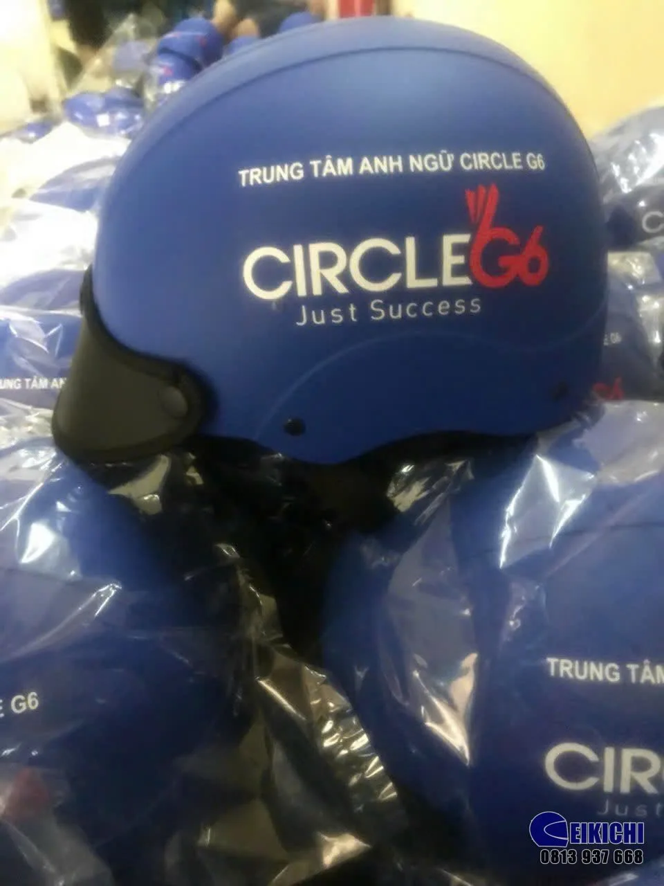 Nón Bảo Hiểm In Logo Trung Tâm Anh Ngữ CIRCLEG6 | Xưởng Sản Xuất Nón Bảo Hiểm EIKICHI Giá Rẻ Theo Yêu Cầu