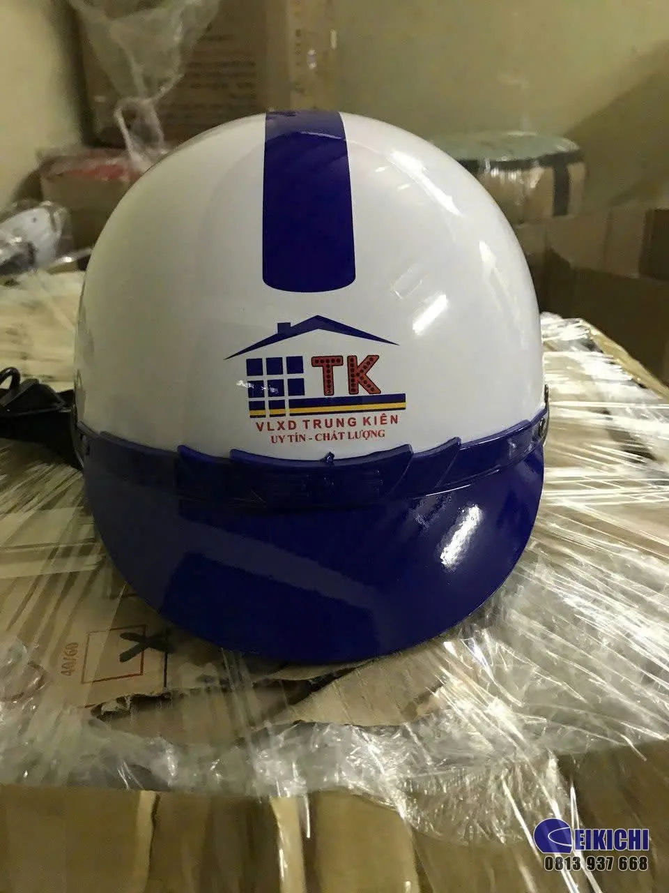 Nón Bảo Hiểm In Logo Vật Liệu Trung Kiên | EIKICHI – Xưởng Sản Xuất Nón Bảo Hiểm Quà Tặng Doanh Nghiệp Giá Rẻ