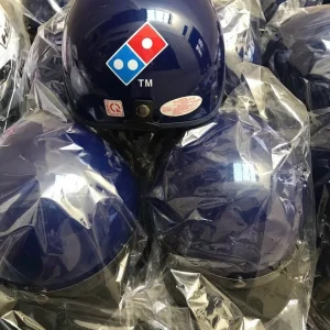Nón Bảo Hiểm In Logo Domino’s Pizza – Xưởng Eikichi Chuyên Đặt Làm Nón Bảo Hiểm Quà Tặng Doanh Nghiệp Giá Rẻ TP.HCM